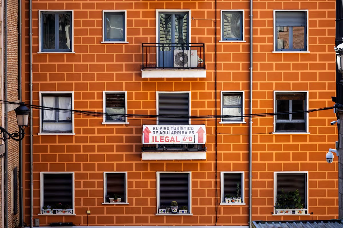 El Congreso debate la iniciativa de Juventudes Socialistas para permitir a las comunidades de propietarios limitar el alquiler de habitaciones de uso turístico